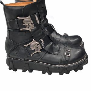 Boseton leather biker skull buckle boots